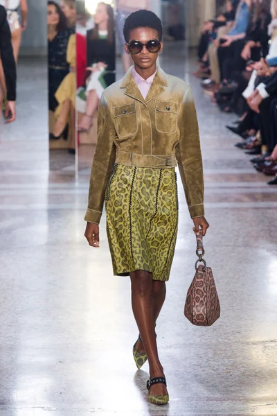 Look 9